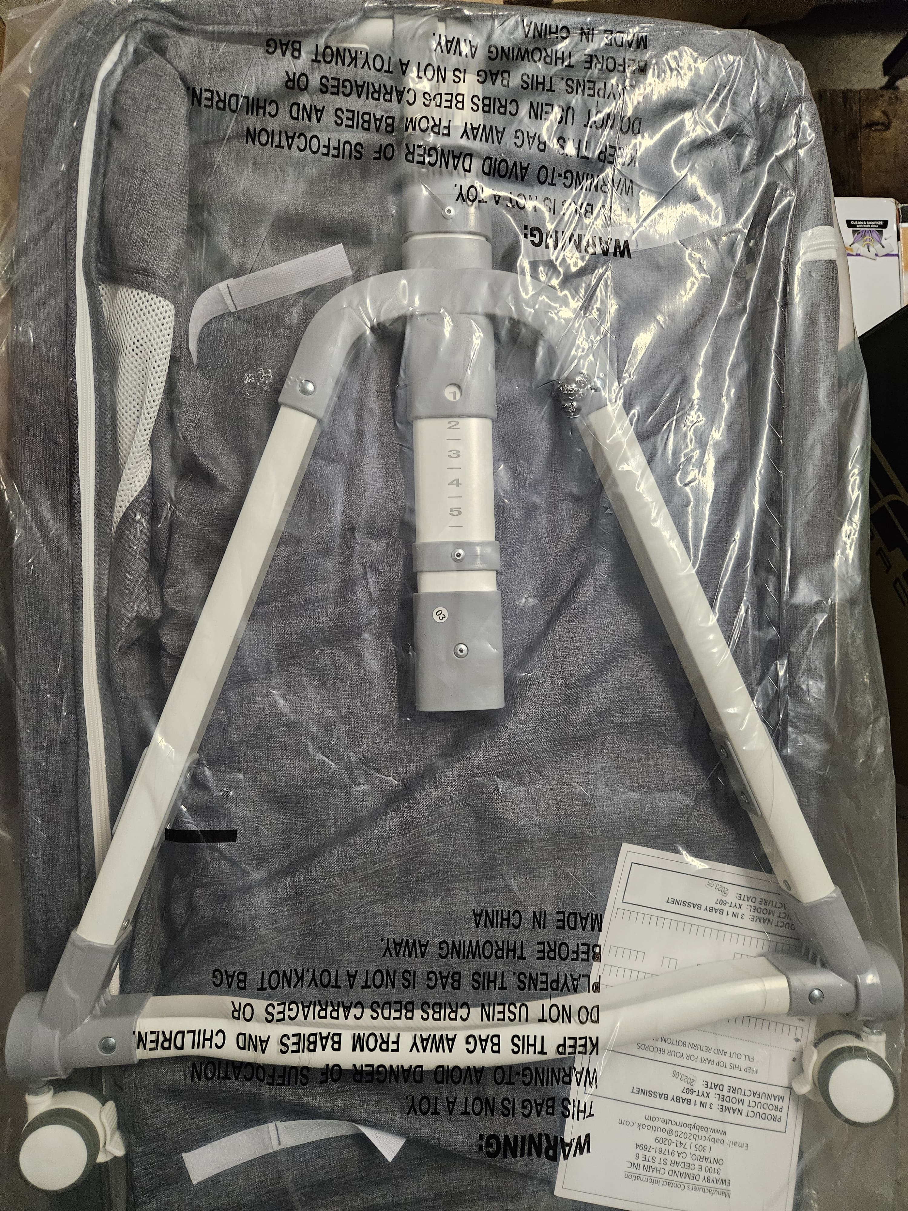 3 in 1 Baby Bassinet Bedside Sleeper, Bedside Crib with Mattress and Wheels, Breathable Mesh, 5 Height Adjustable, Anchor Strap (Grey)